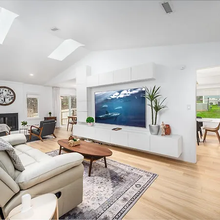 Villa Tranquil Light-Filled Retreat 3Br Ranch